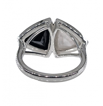 ANTIQUE VINTAGE ART DECO BLACK and WHITE ONYX RING in PLATINUM