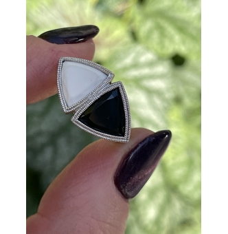 ANTIQUE VINTAGE ART DECO BLACK and WHITE ONYX RING in PLATINUM