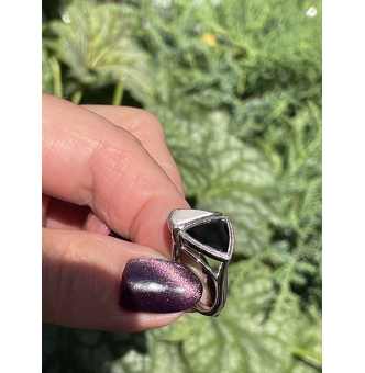 ANTIQUE VINTAGE ART DECO BLACK and WHITE ONYX RING in PLATINUM