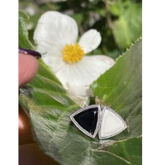 ANTIQUE VINTAGE ART DECO BLACK and WHITE ONYX RING in PLATINUM