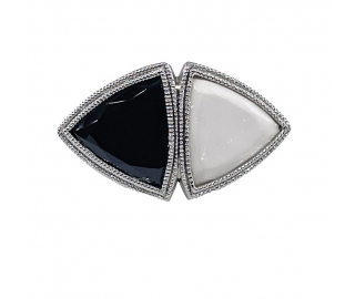 ANTIQUE VINTAGE ART DECO BLACK and WHITE ONYX RING in PLATINUM