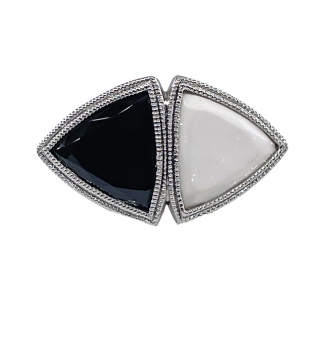 ANTIQUE VINTAGE ART DECO BLACK and WHITE ONYX RING in PLATINUM